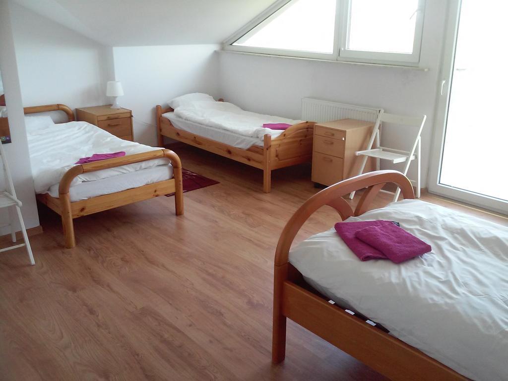 Bed and breakfast Dworek Poznań Extérieur photo