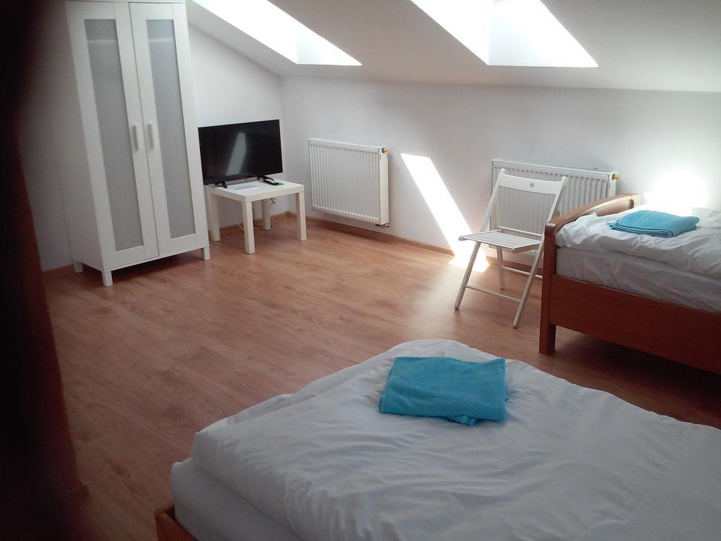 Bed and breakfast Dworek Poznań Extérieur photo