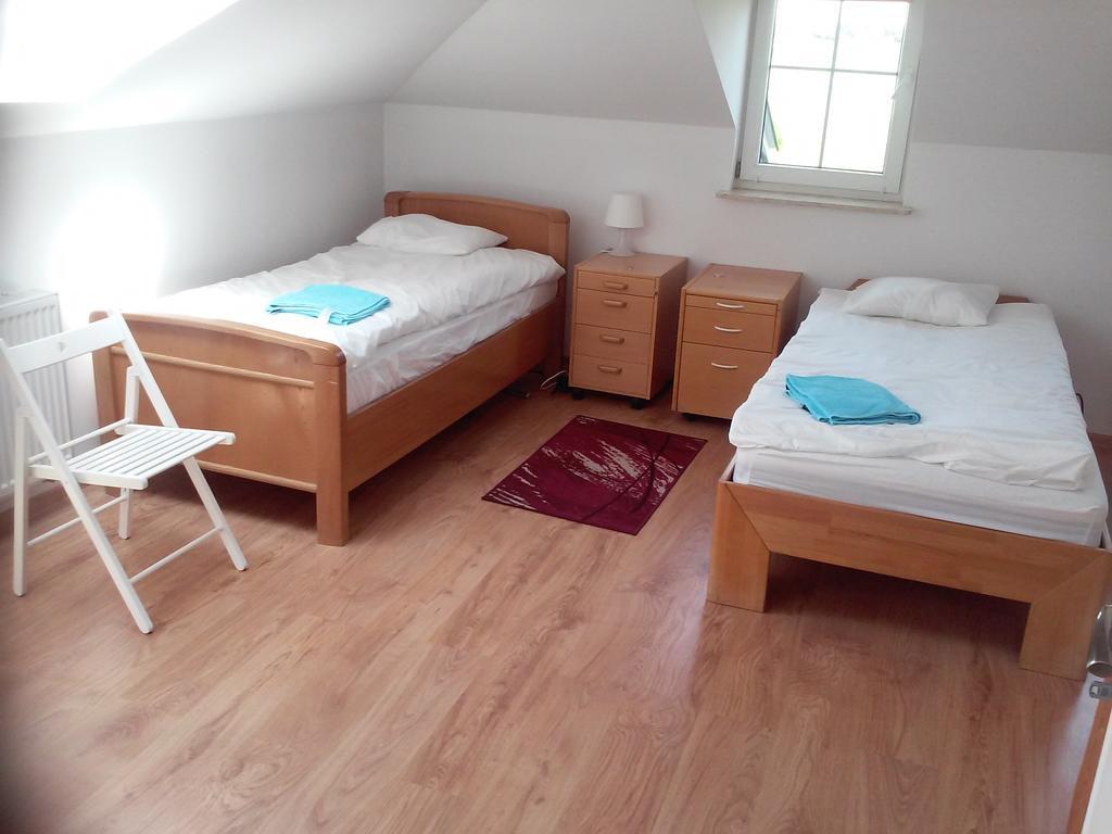 Bed and breakfast Dworek Poznań Extérieur photo