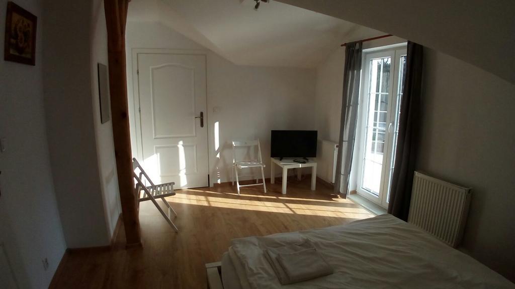 Bed and breakfast Dworek Poznań Extérieur photo
